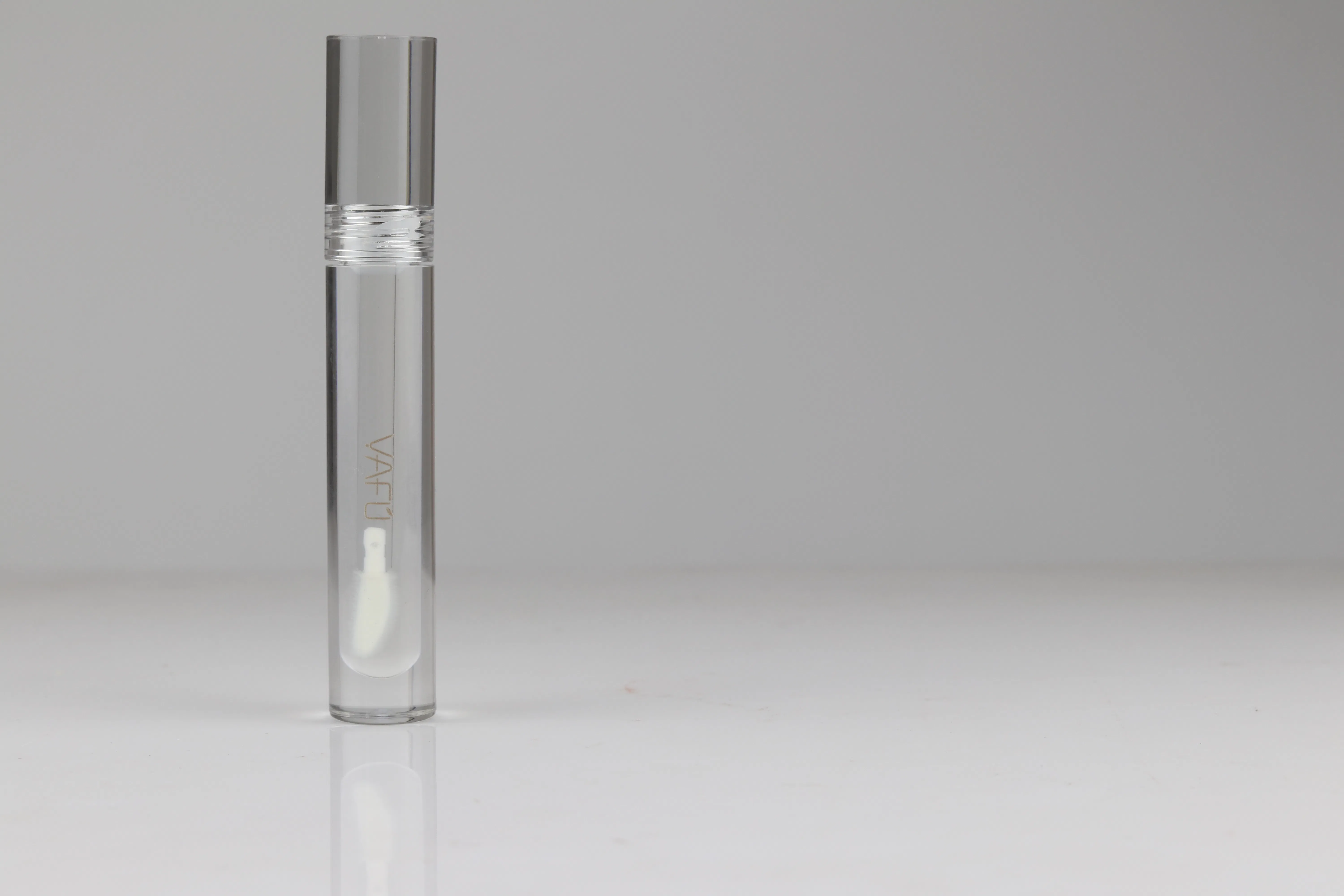 Luxurious Hydrating Lip Oil for Ultimate Glossy Shine