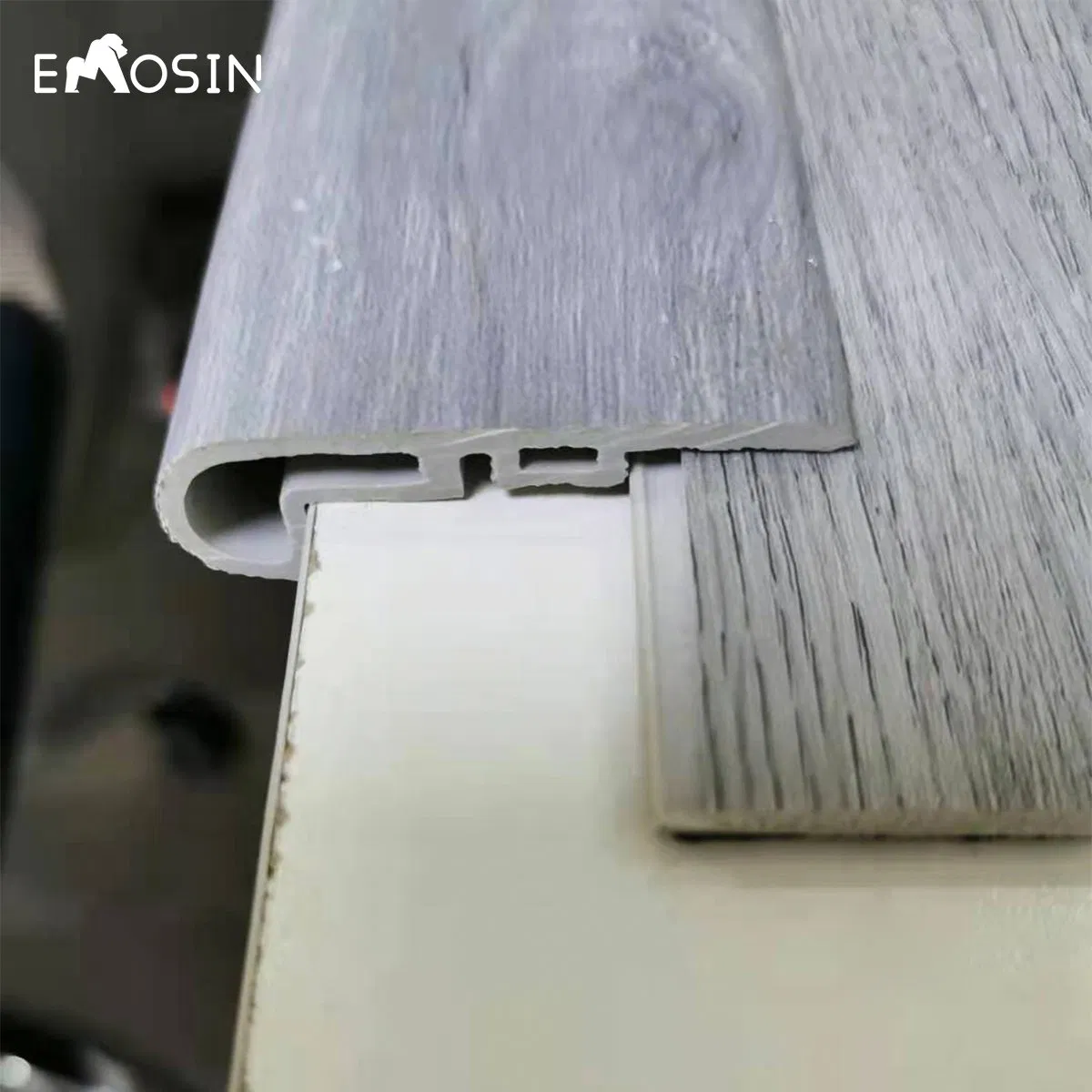 Factory Wood/Spc/PVC/Fiberboard/Plastic/Solid/Engineered Vinyl/Laminated/Laminate/Reducer/T Moulding/Stairnose/Staicase Skirting China Manufacturer