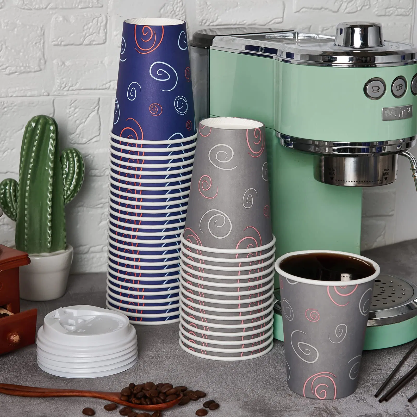 Бумажные стаканчики для кофе с крышкой и печатью