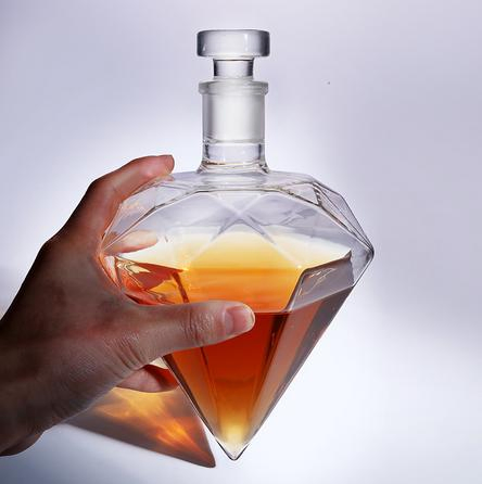 Glass Diamond Shape Whiskey Decanter Whisky Bottle with Wood Stand Liquor Decanter