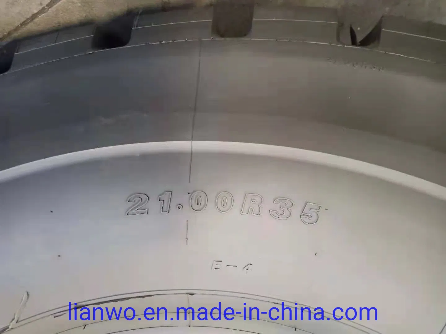 2100R35 Lianwo Radial Tyre for Rigid Dump Truck TR50 TR60