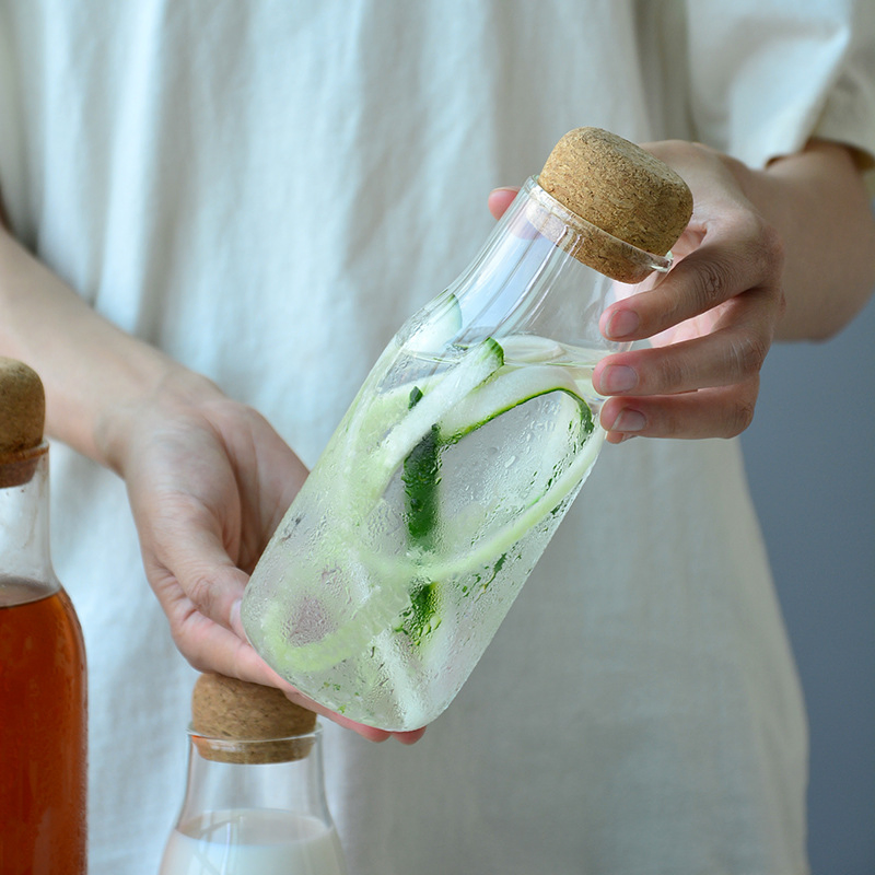Стеклянная банка для хранения продуктов с пробкой