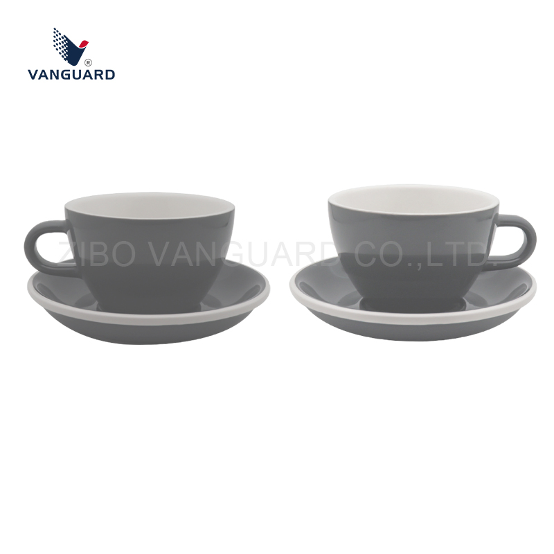 Фарфоровая чашка с блюдцем для кофе и чая