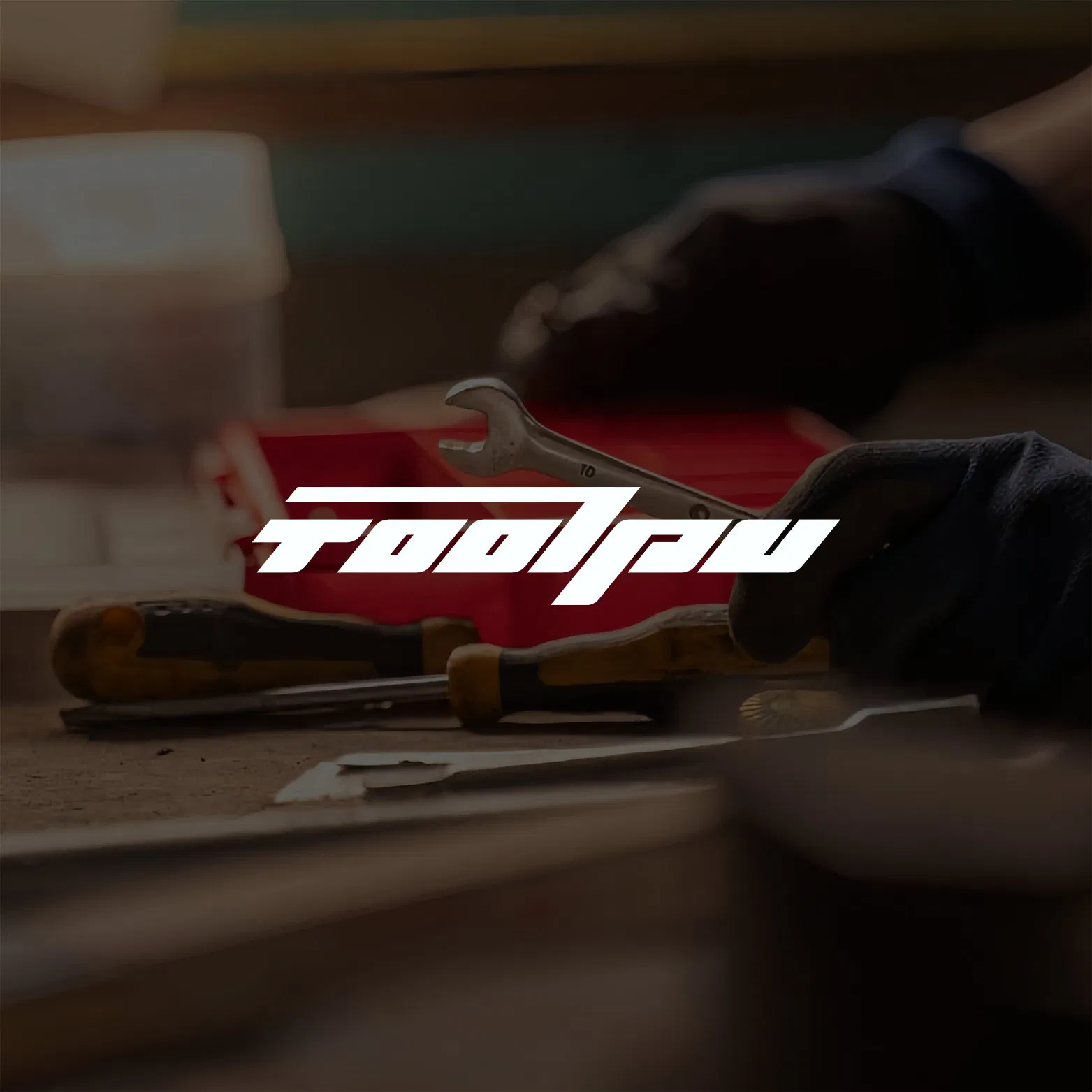 Multi-Purpose Cr-V Steel Screwdriver with Detachable Device Design