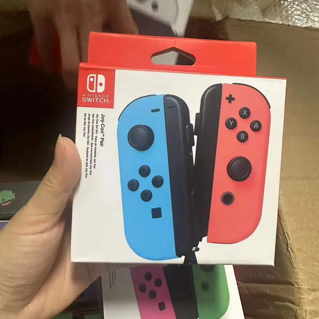 Беспроводной геймпад и консоль в стиле Nintendo