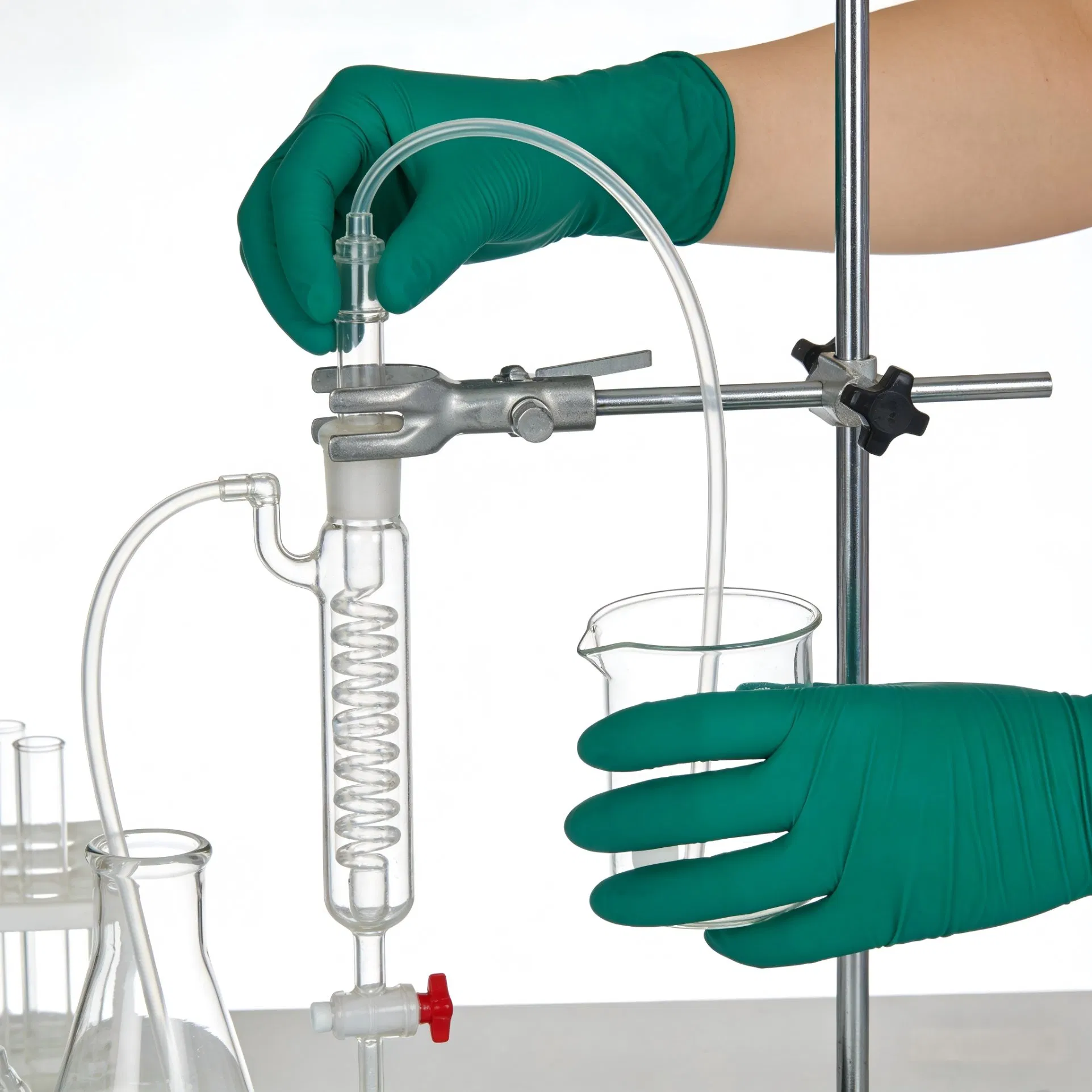 Superior Chemical and Friction Resistance Durable Nitrile Gloves Industrial Grade