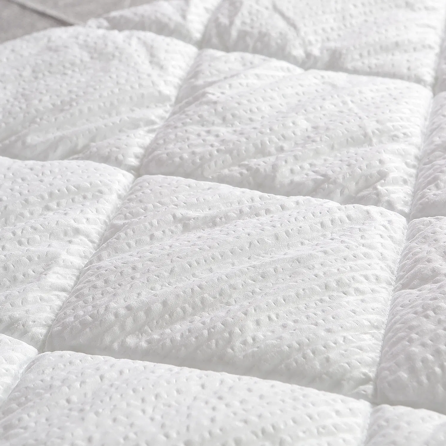 Ultra Sonic Quilting Crafts White Color Polyester Comforter