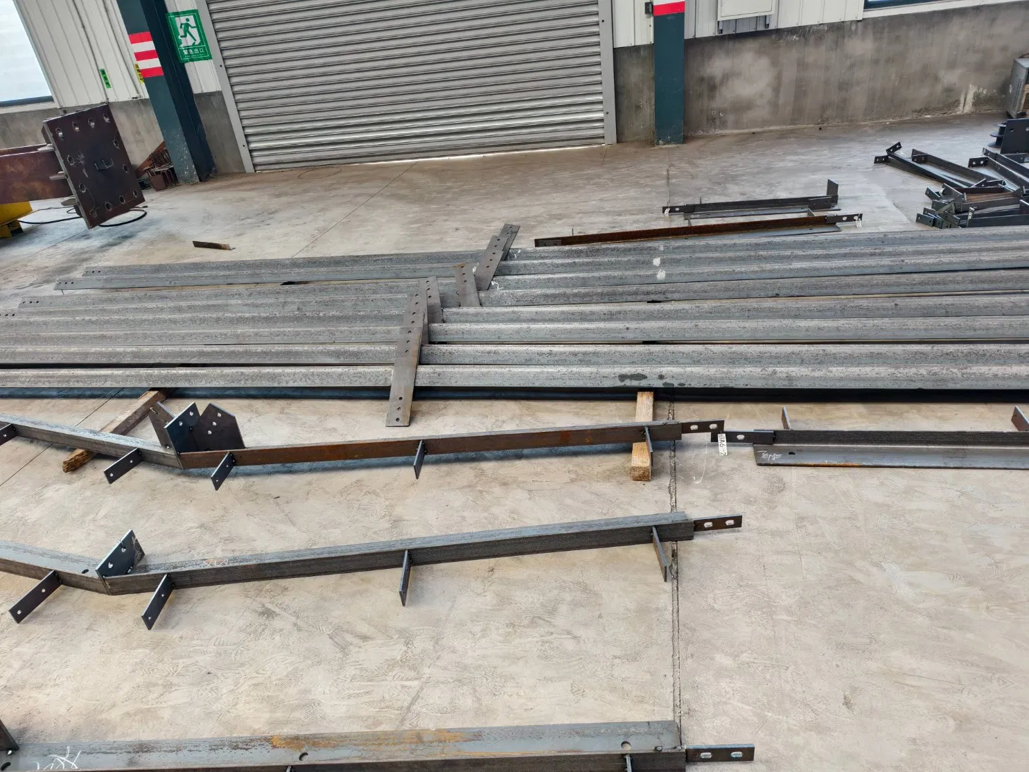 Ready to Bolt up Universal Steel Columns Ucs and Beams Ubs Pre-Drilled Hot DIP Galvanised for Fast Installation