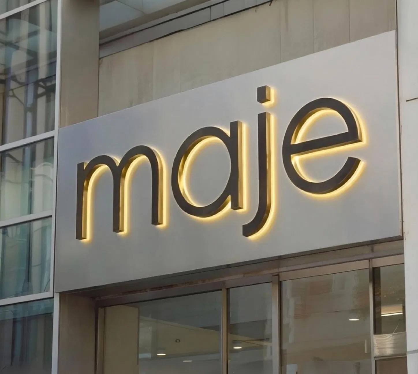 Energy-Efficient Acrylic Backlit Letters for Shops with Multi-Color Effects