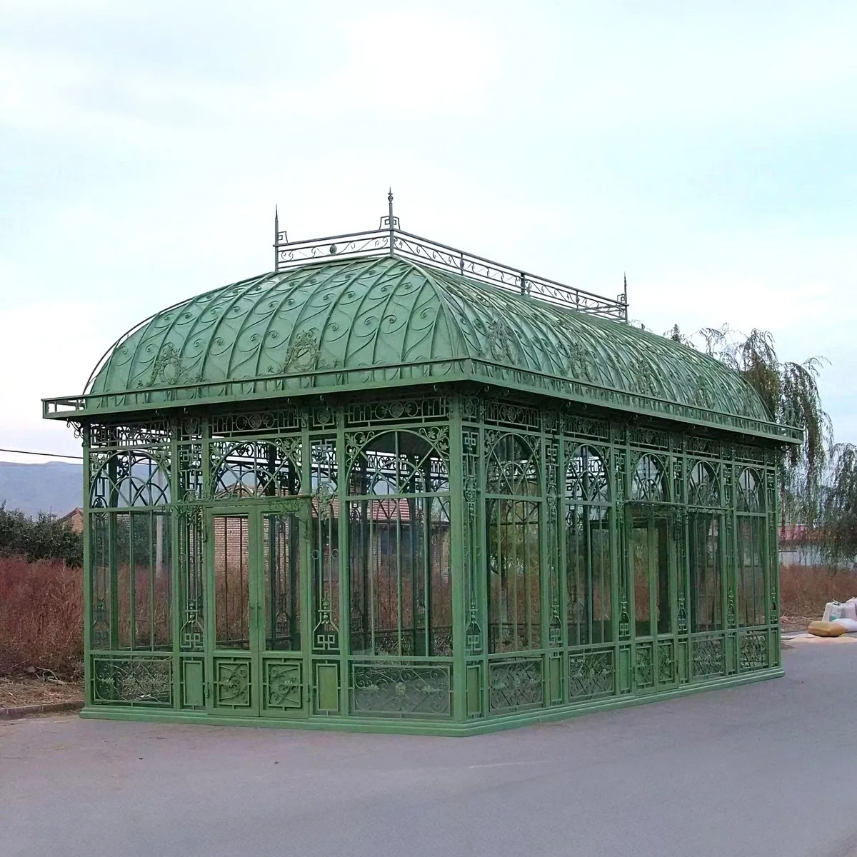 Elegant Sunshine Oasis with Exquisite Metal Sunroom for Outdoor Enjoyment
