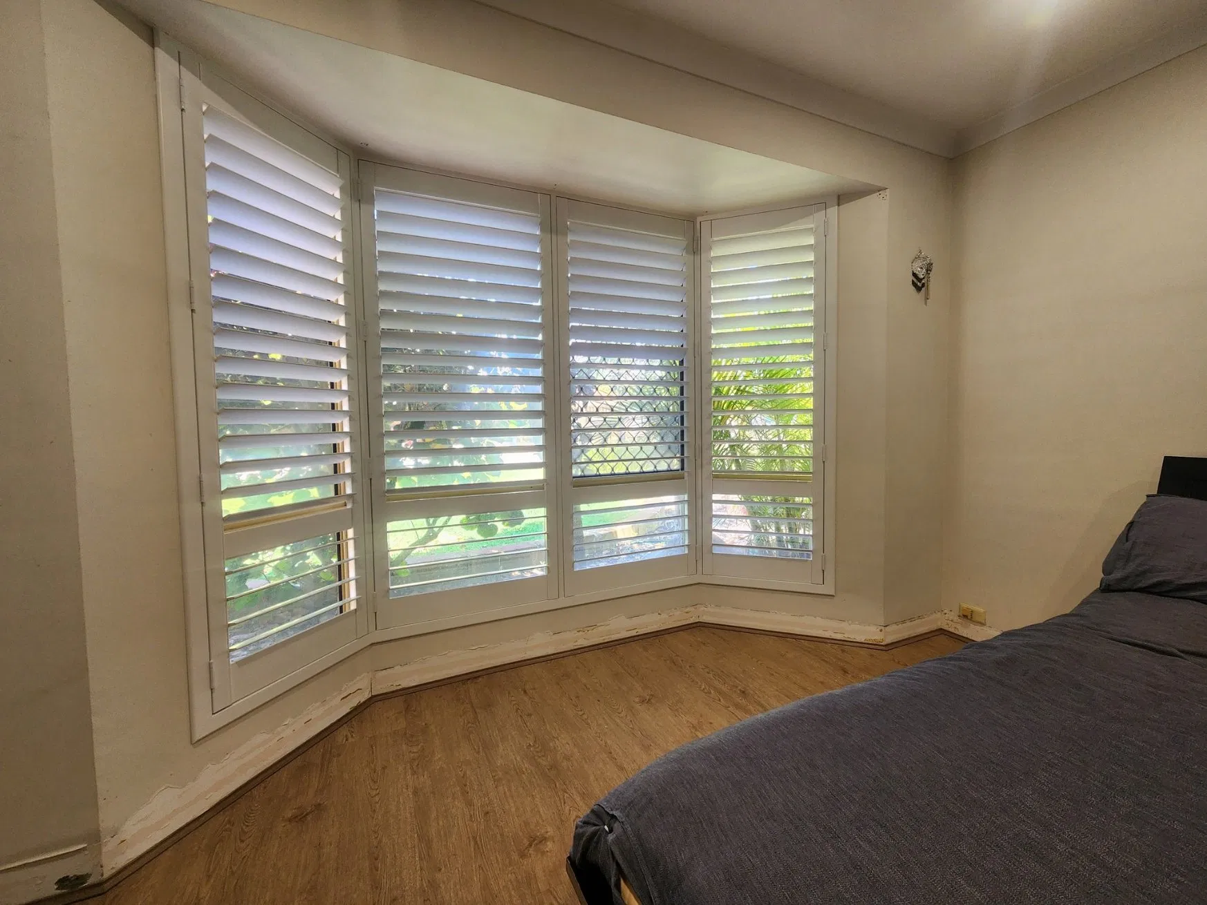 Factory Custom Internal Decor Wood Plantation Window Shutters Bay Window