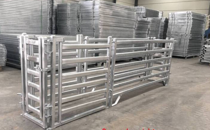 Galvanized Metal Livestock Man Gate Cattle Sheep Fence Panel for Farm Yard