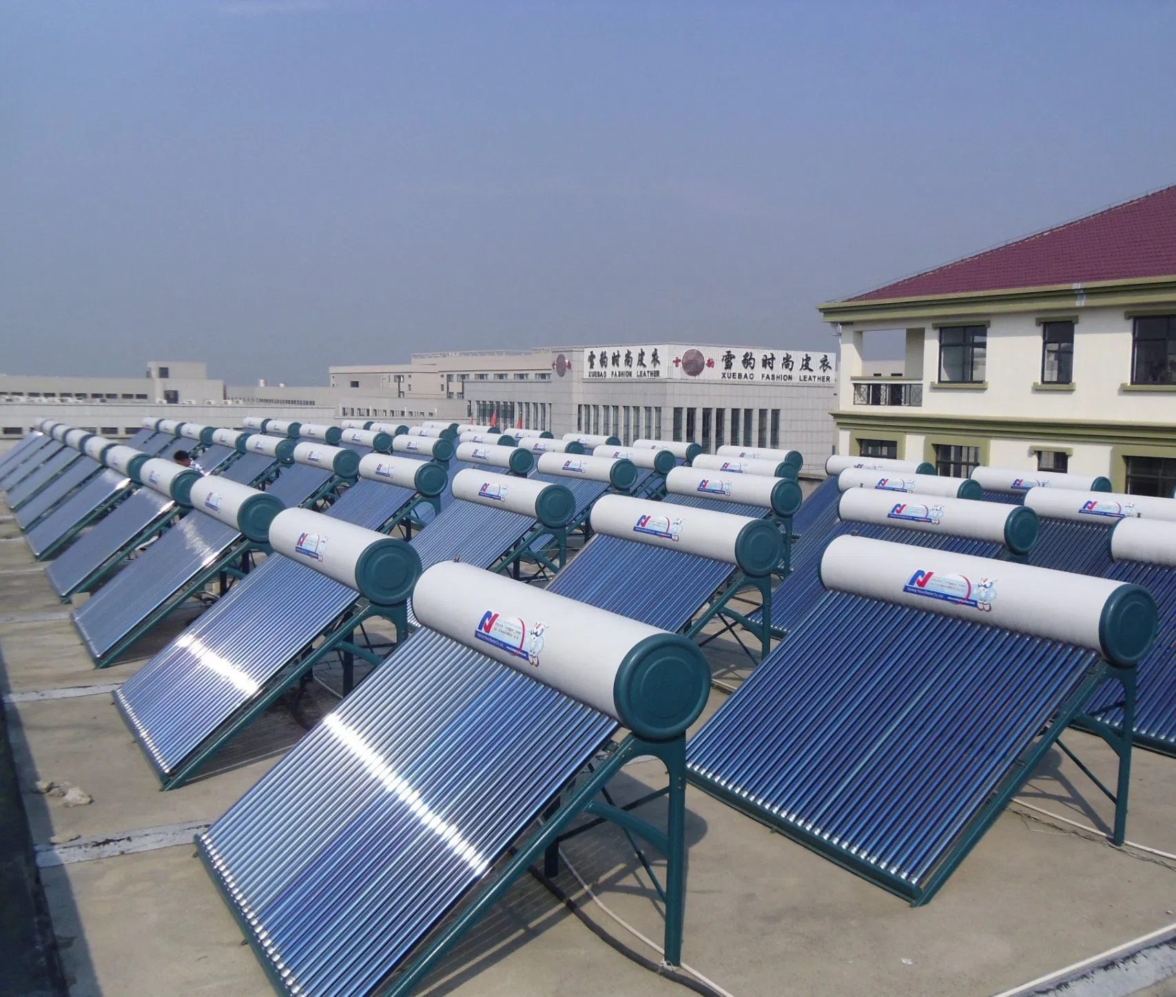 Glavanized Steel Domestic Compact Glass Tube Solar Water Heater