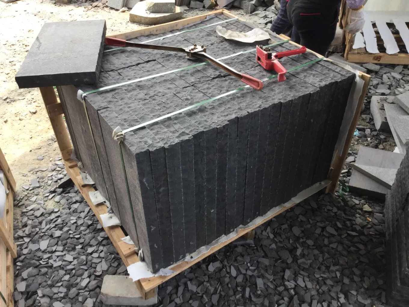 Flamed Basalt Kerb Stone Paving Stone