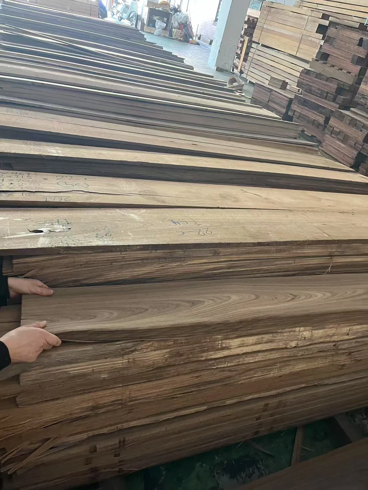 2025 Natural Crown Teak Veneer and Burma Teak Flower 0.20mm