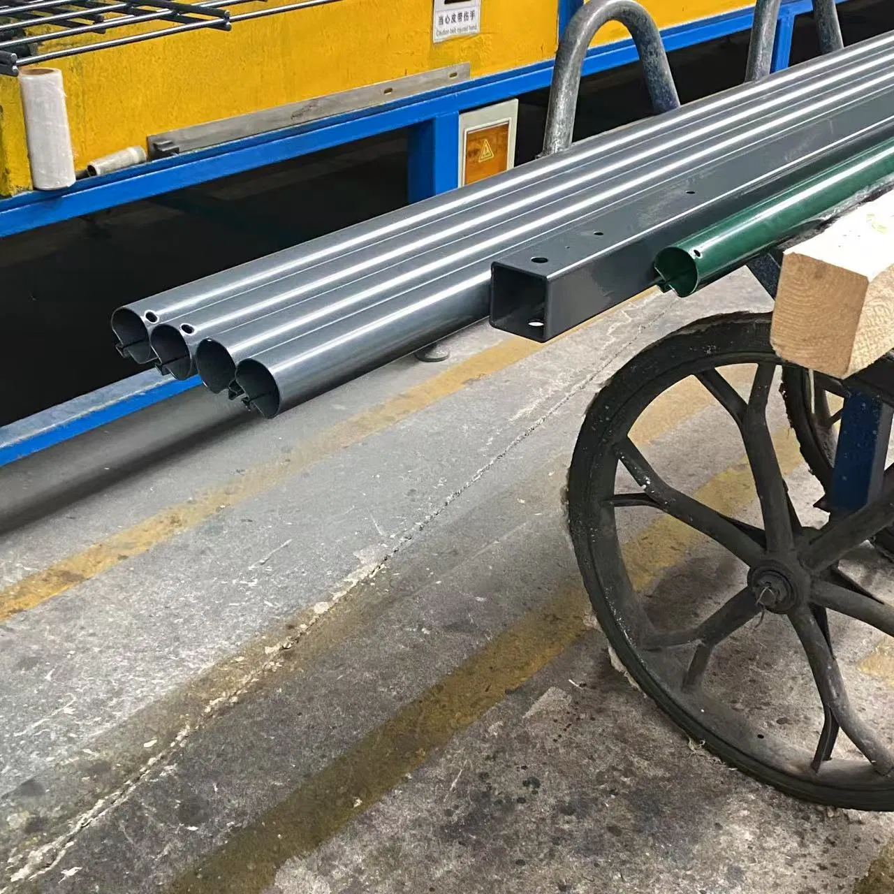 High-Quality Galvanized or PE Electrostatic Sprayed Columns Made in China