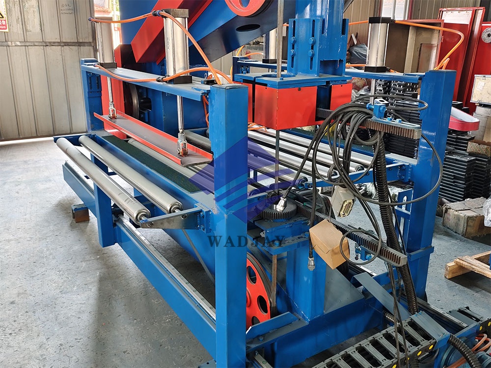 Станок ленточнопильный для сэндвич-панелей