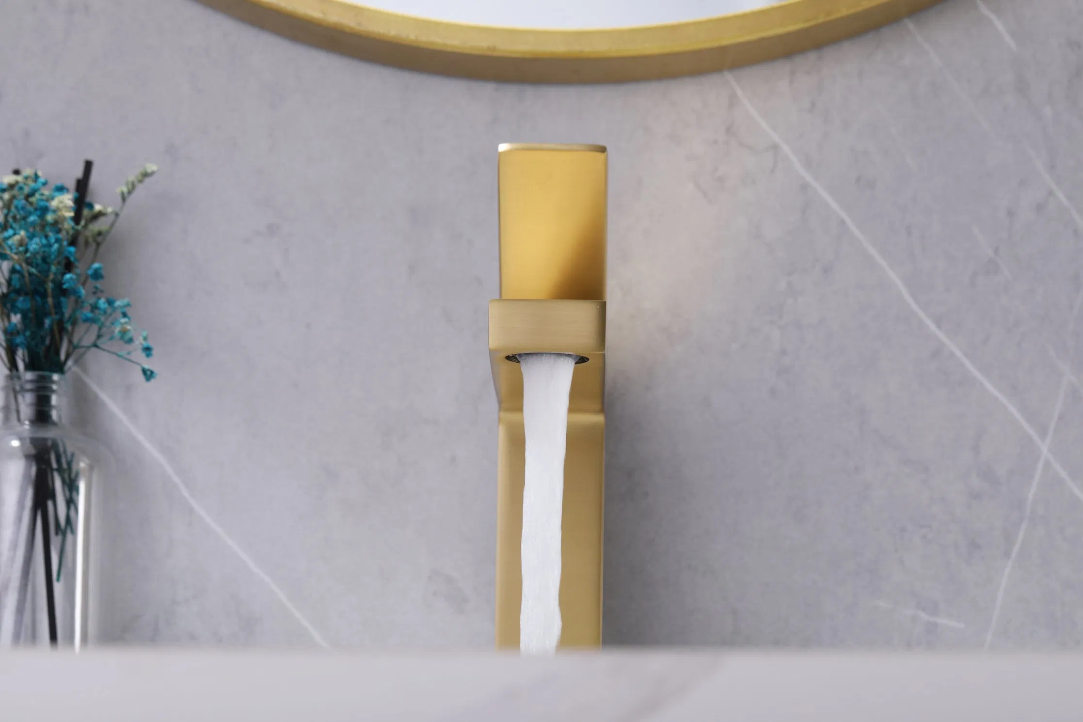 Sanitary Ware PVD Brushed Gold Bathrooms Sink Square Short H59 Brass Faucet