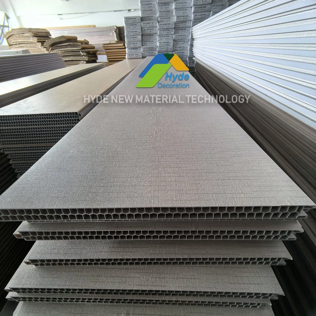 Integrated Appearance with Wood Texture Snap-Fit / Click-Lock Seamless Joint System Moisture-Proof / Damp-Proof PVC Wall Partition