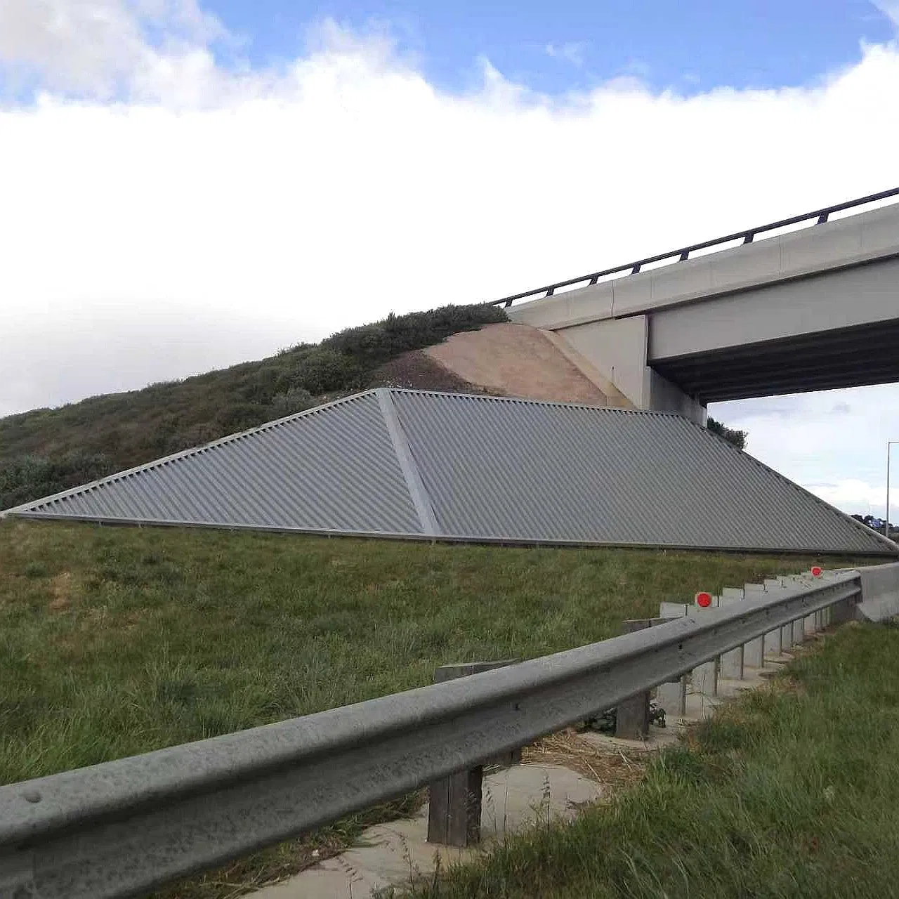 a High-Speed Soundproof Wall Manufactured by The Corrugated Cardboard Rolling Process