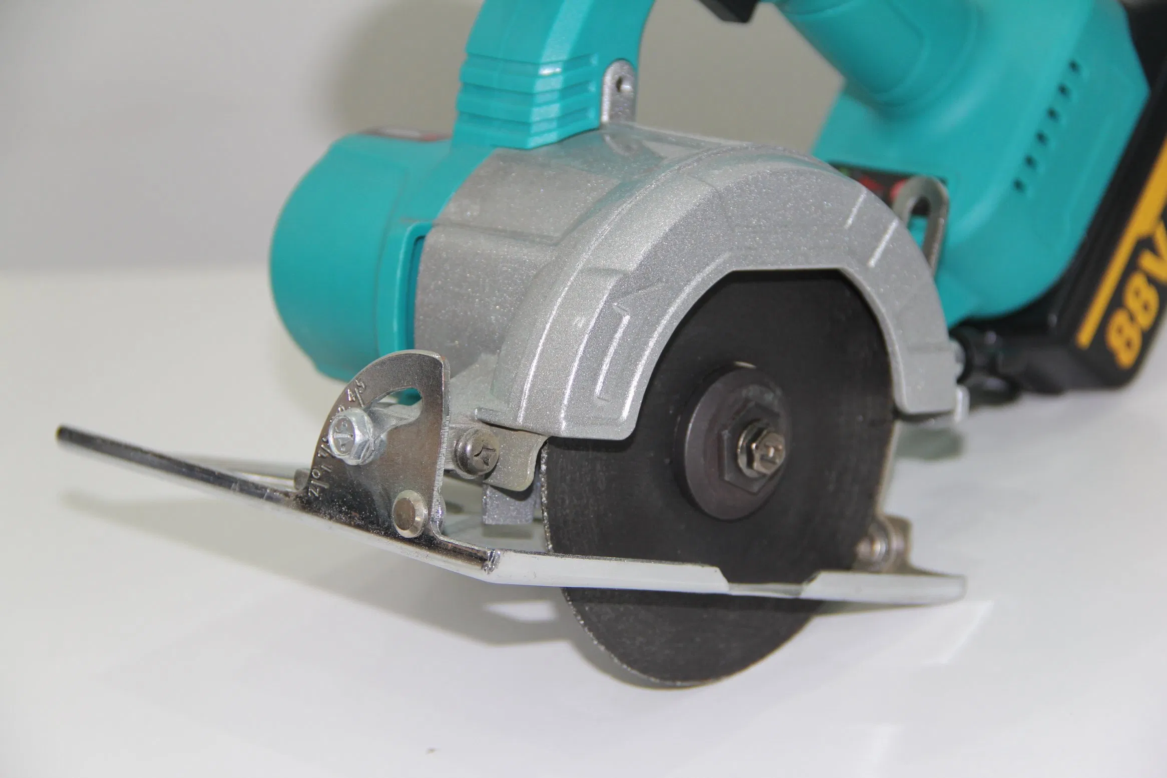 Беспроводной ударный гайковерт BEHAPPY