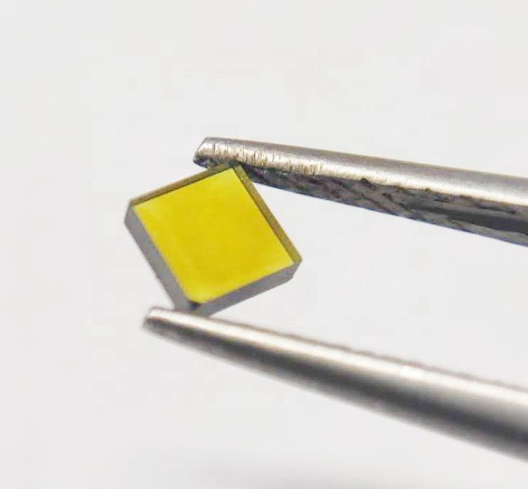 Моно HPHT синтетический желтый алмаз для режущего инструмента