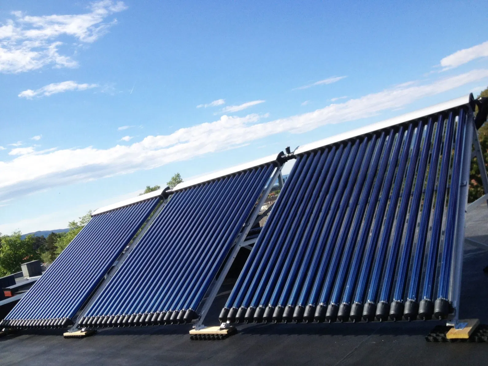 Солнечный водонагреватель сплит-система с плоскими коллекторами