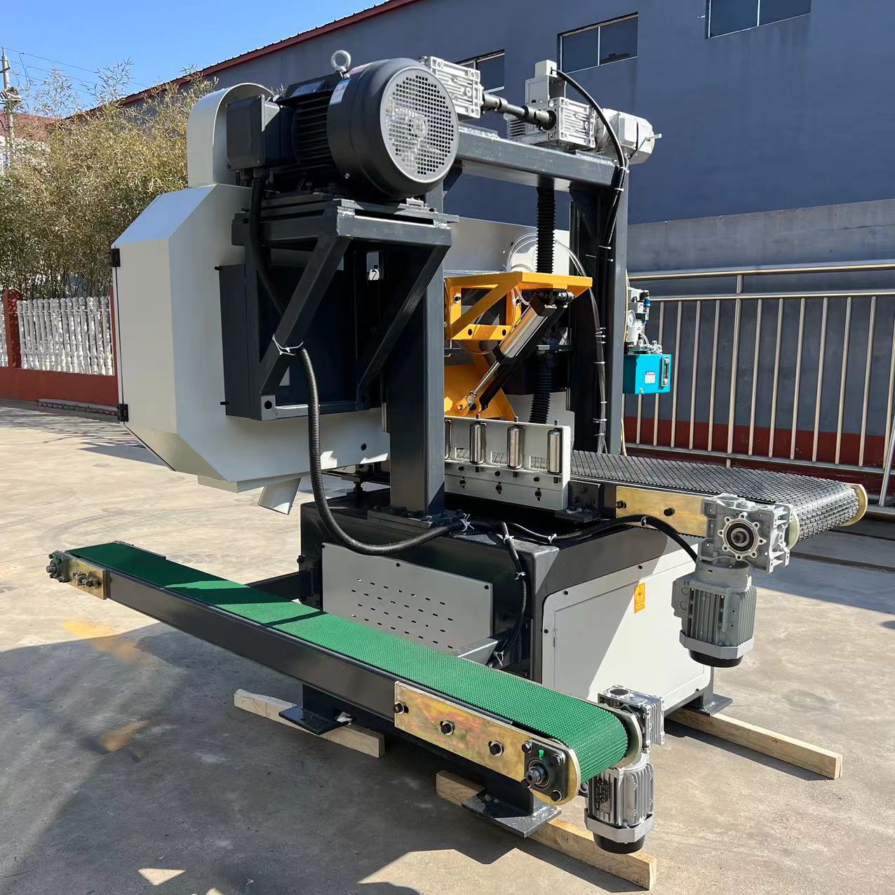 Ленточнопильный станок по дереву горизонтальный 400 мм усиленный