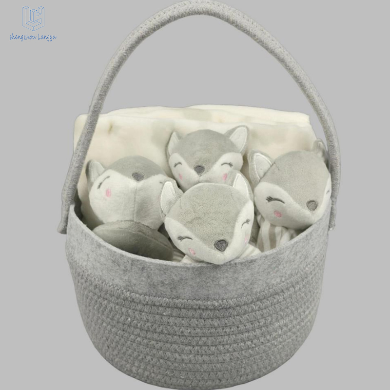 Wholesale Langyu Animal Basket with 4 Cute Fox Plush Toys & Blanket Set Baby with Sound/Bed Wrapped/Comforter/Rattle /Blanket