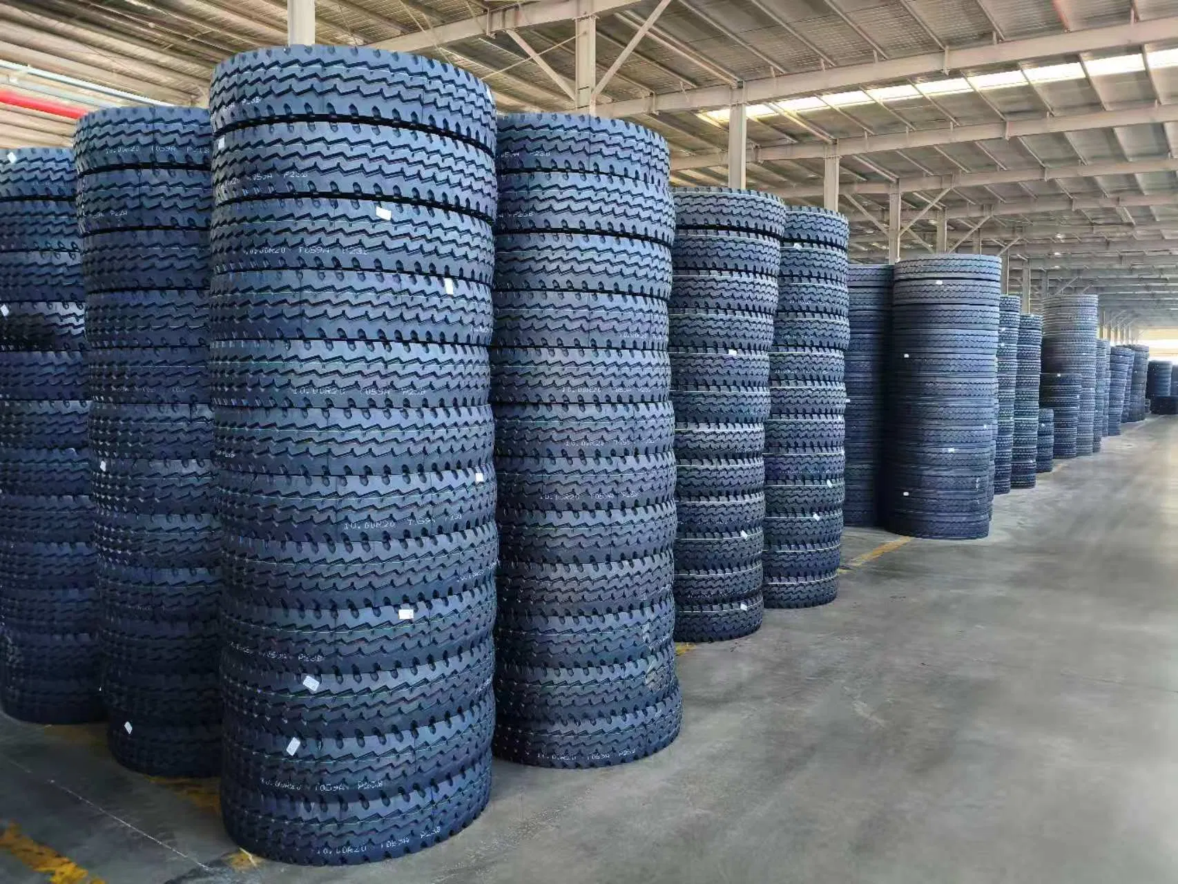 Грузовая шина Roatiger Rt612 12.00R24 с трёхлинейным протектором