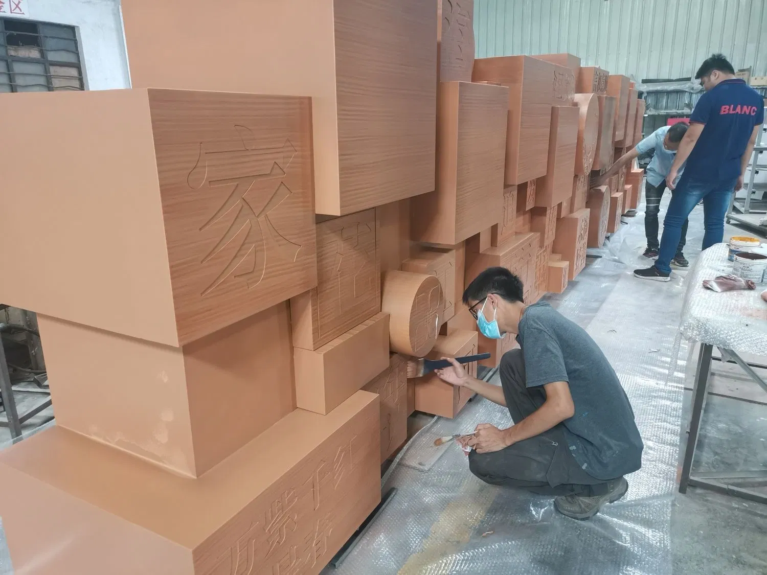 Wooden Grain Design Sign Board Outdoor Totem Outdoor LED Sign