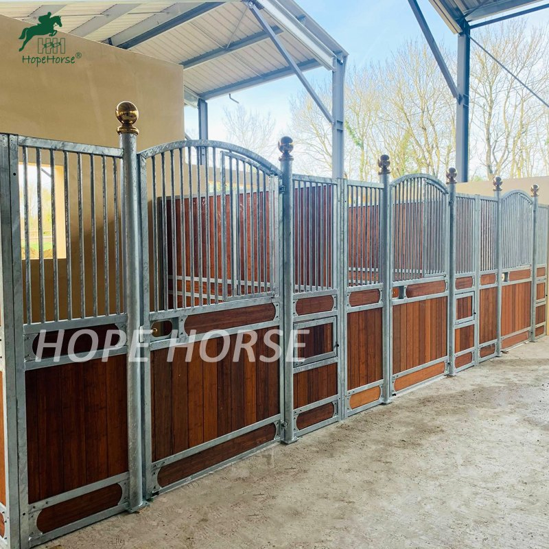 Luxury Permanent Metal Frame Bamboo Steel Frame Horse Boxes for Horses Farm Galvanized Horse Stalls