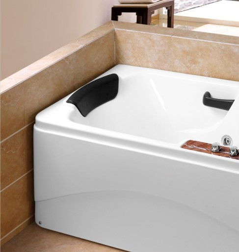 Угловая ванна с гидромассажем и аэромассажем