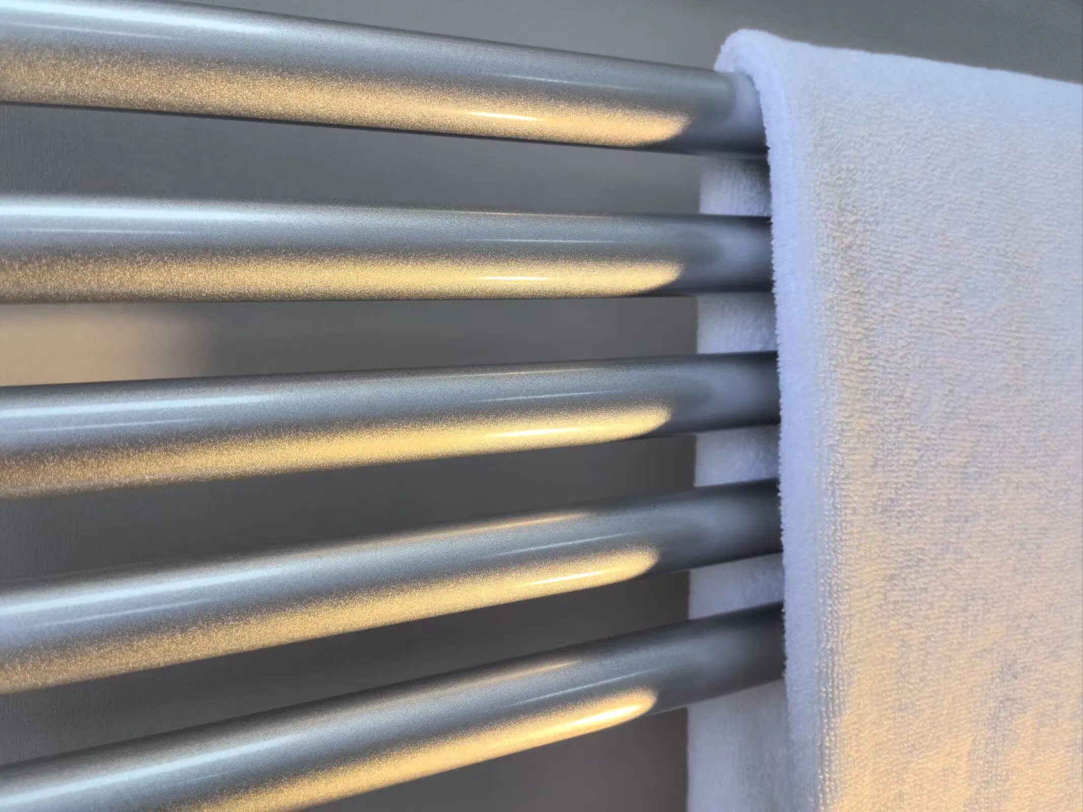 500W T-2.2W IP34 Rated Safe 230V Bathroom Electric Towel Heater