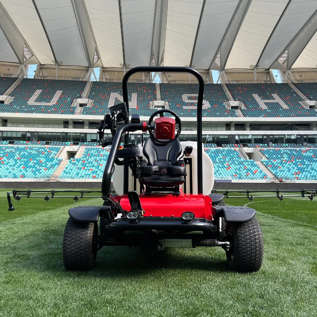 Self-Propelled Golf Course Sprayer Football Field Turf Spray Machine