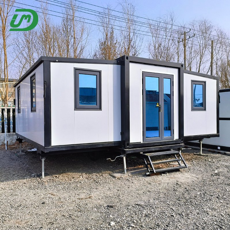 Easily Assembled Glamping Cabins Prefab Easy to Install 20FT Expandable Container Living Homes with Trailer