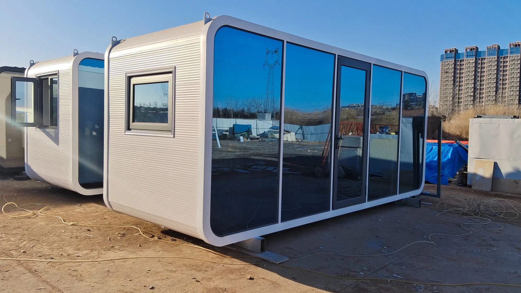 Luxurious Prefab Pod Shaped Prefabricated Movable Steel Structure Container Homes Apple Cabin Kit Houses for Sale