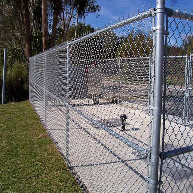 Customized Cyclone Wire Fence Diamond Wire Mesh Netting Panel Galvanized Industry Diamond Mesh Fencing Chain Link Fence