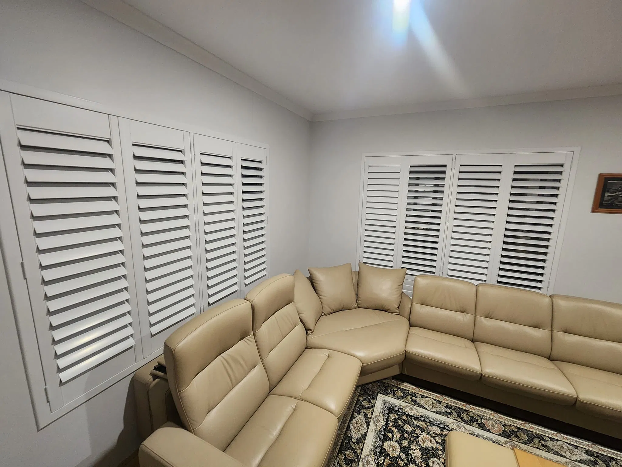 Modern Style Interior Window Plantation Shutters Wood/PVC Vinyl Popular Simplicity Fashion with Horizontal Opening Pattern