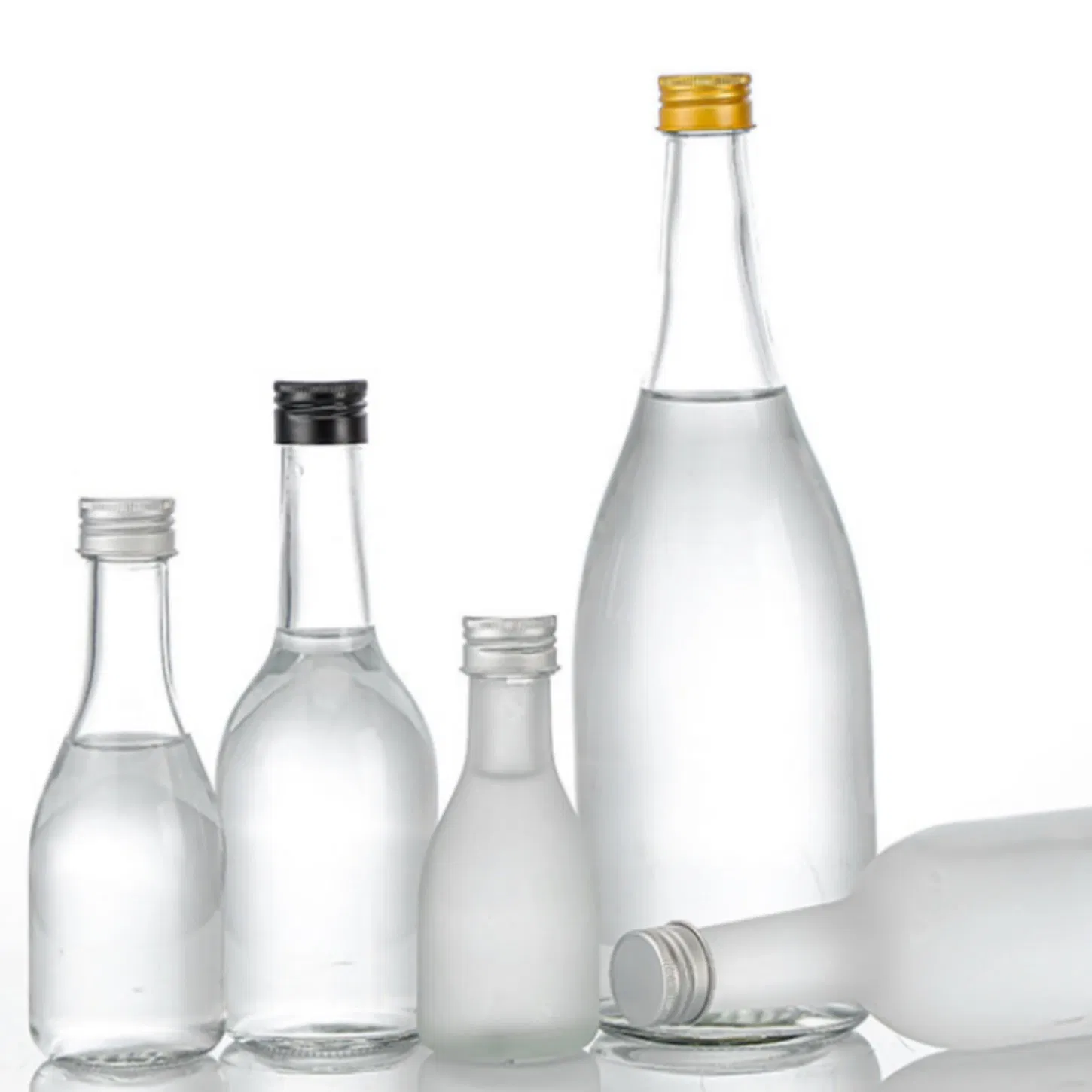 Прозрачные стеклянные бутылки со спиральными крышками
