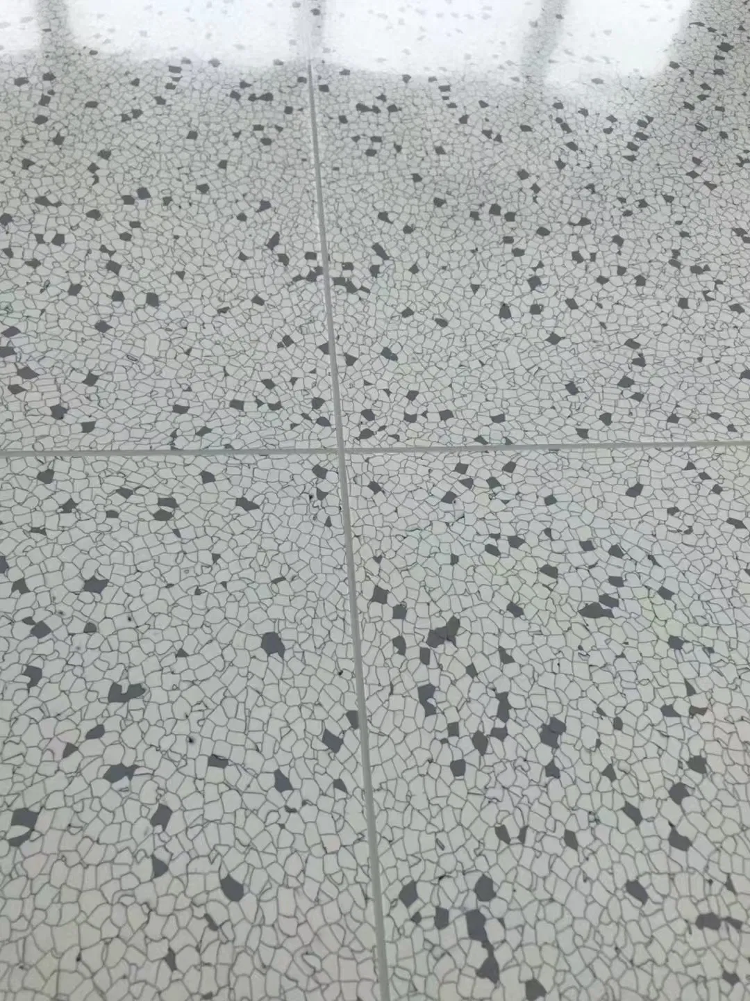 ESD Vinyl Flooring Size 610mmx610mmx2.5mm Resistance 10^4~10^6 Lab Application