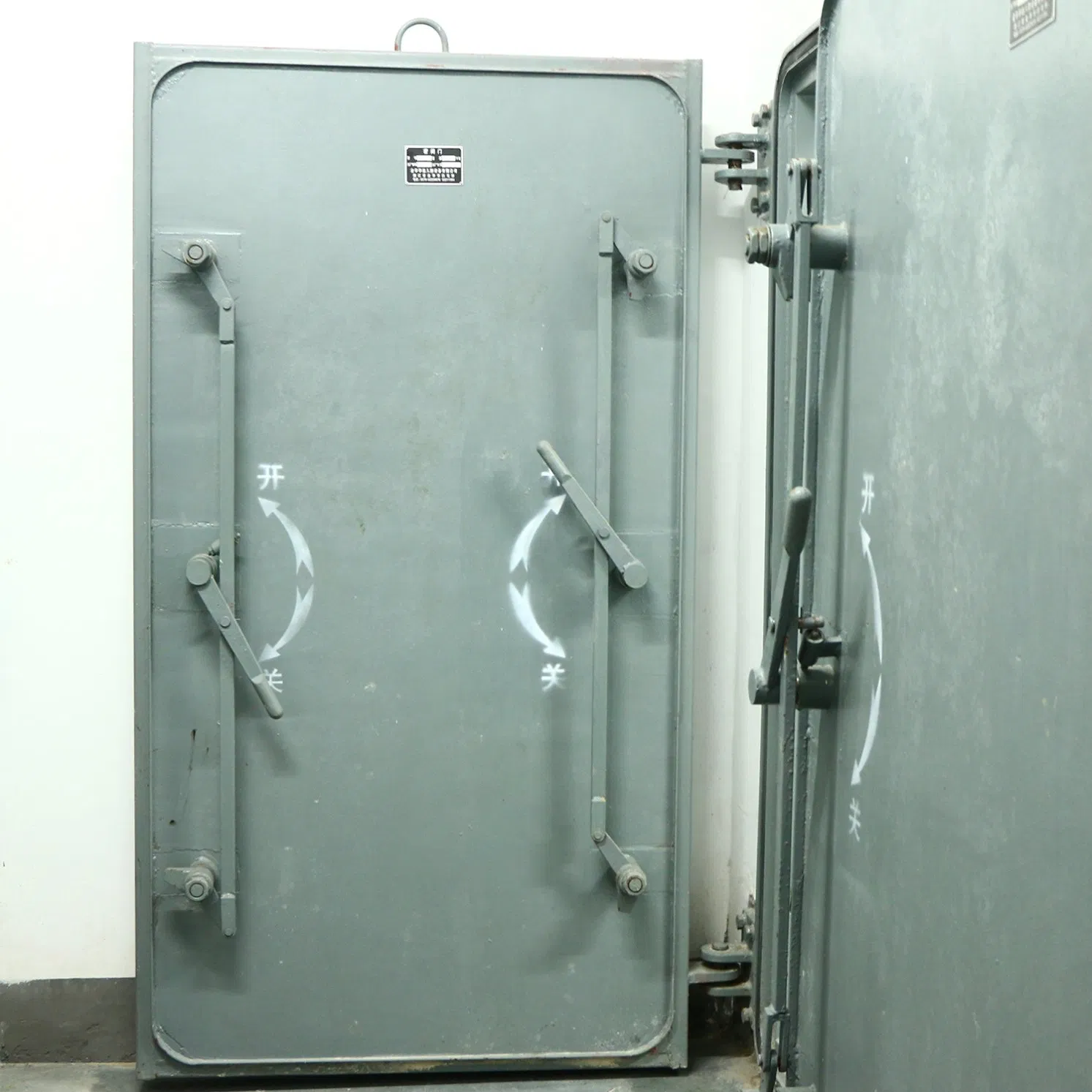 Safety Sectional Aluminum Alloy Steel Metal Garage Door Hardware Handle Lock Source Factory