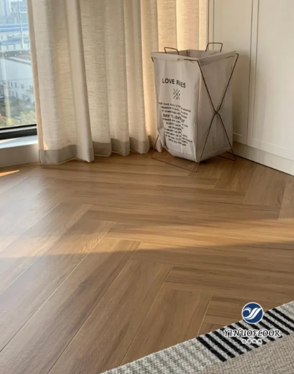 Ламинат паркетная ёлка глянцевый, 8-12 мм, влагостойкий