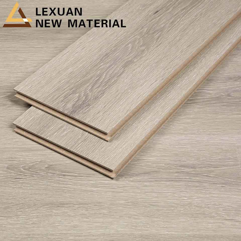 Водостойкий ламинат 8-12 мм с черной основой, глянцевый