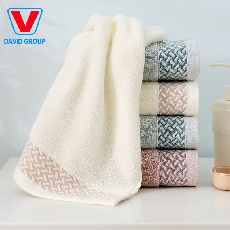 High Quality Hotel Custom Embroidered Logo White Cotton Bath Towel