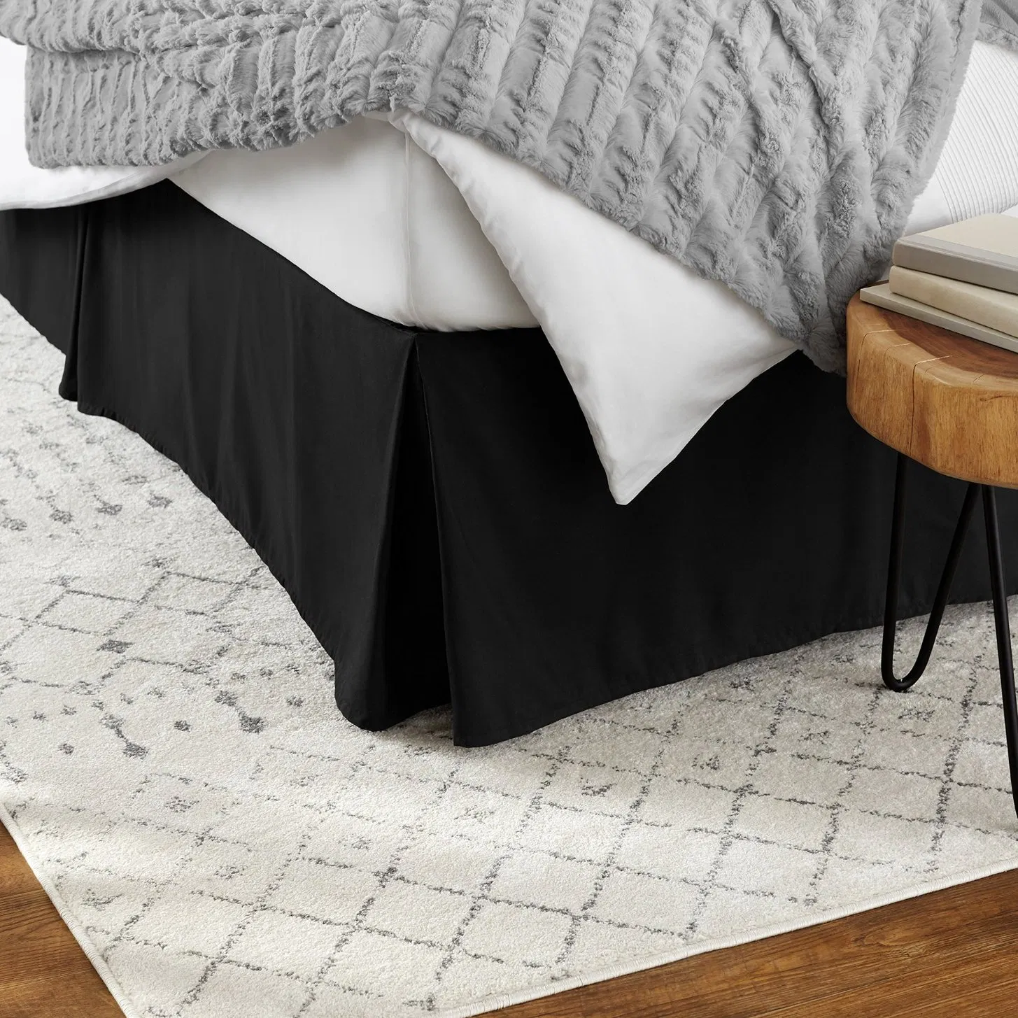 Luxury Quilted Bed Skirt Embroidered Bedspread Soft Short Plush King Size Quilted Bedspread