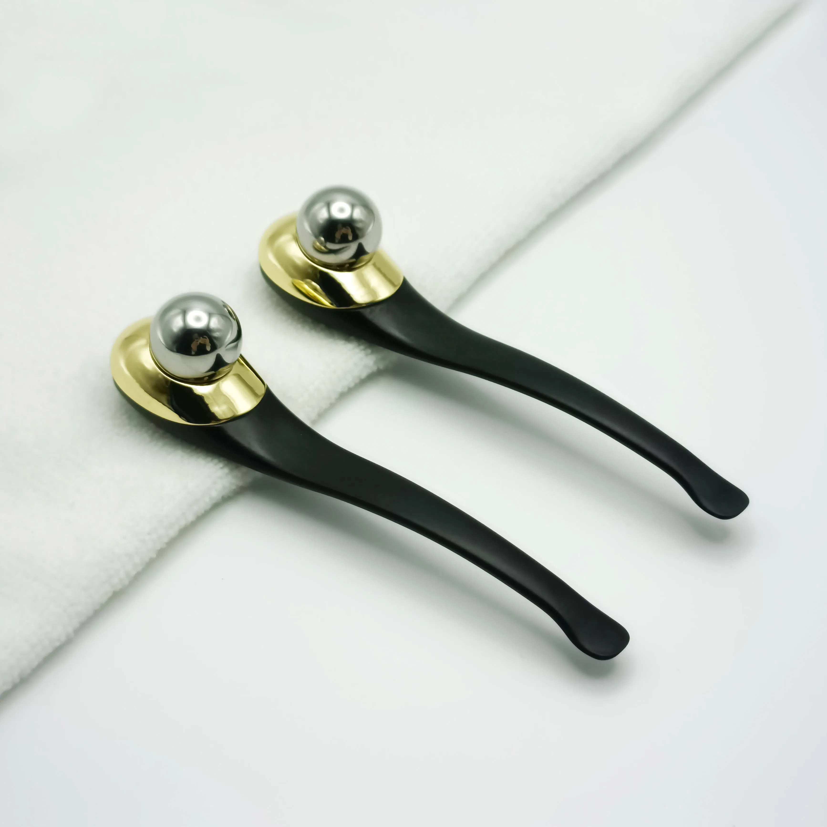 2025 New Arrival Eye Cream Applicator Face Massage Stick Metal Makeup Cosmetic Spoon with Rolling Ball