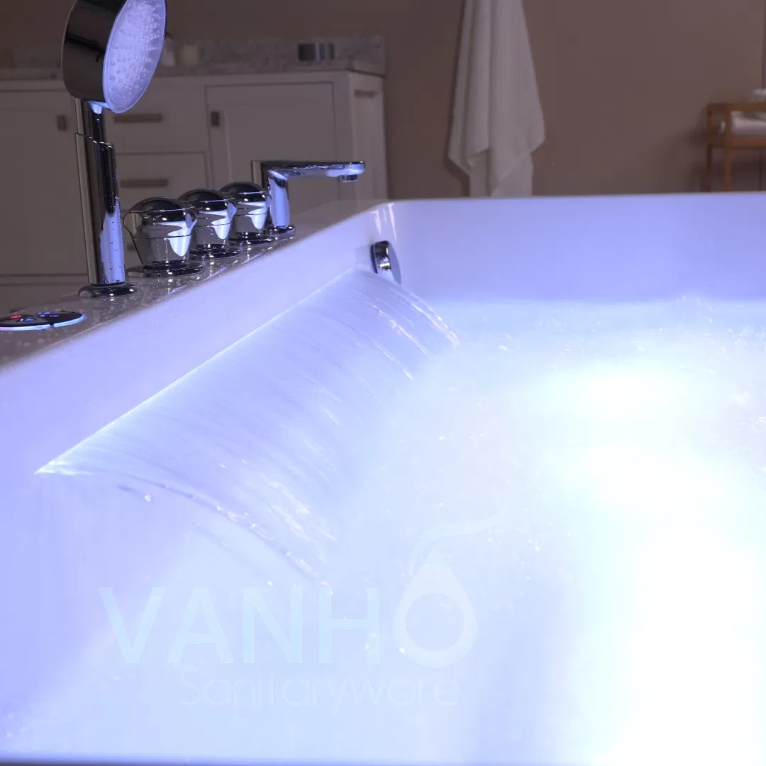 Массажная ванна Whirlpool с водопадом и LED-подсветкой