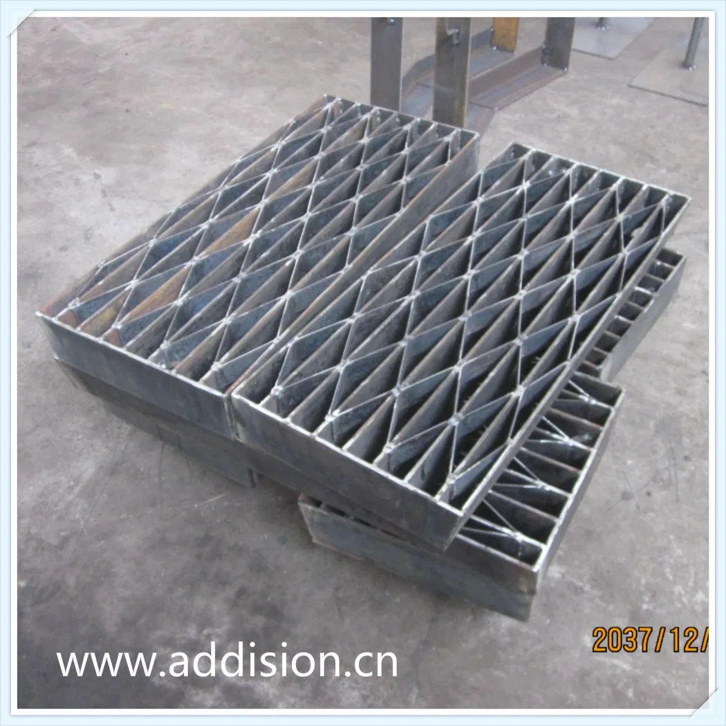 Дренажная решетка стальная оцинкованная для улицы