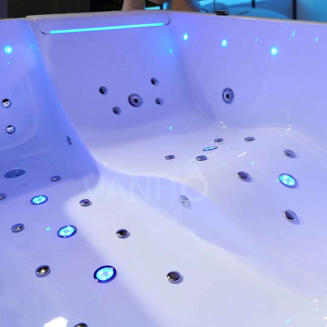 Угловая акриловая ванна с гидромассажем и панелью управления